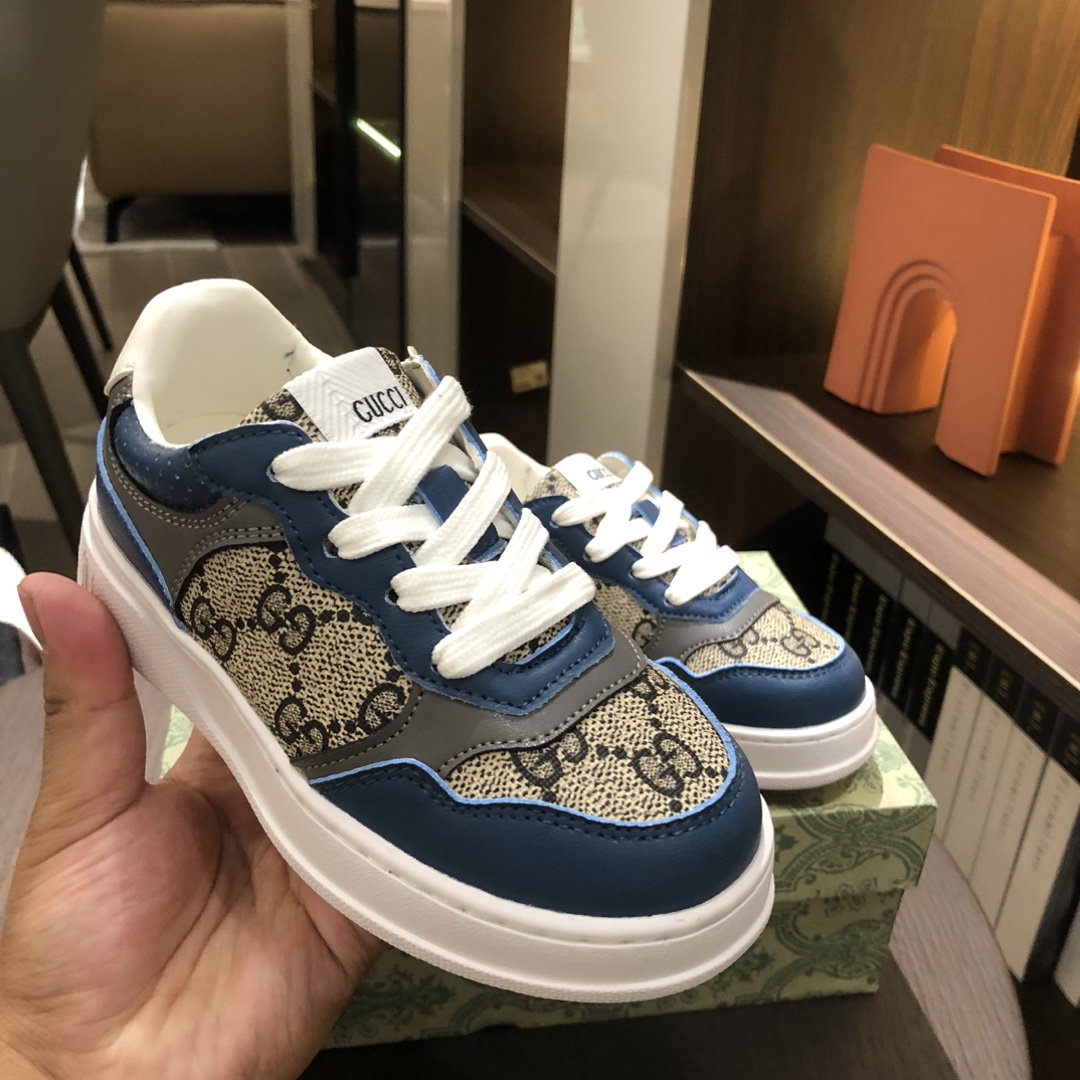 Children's shoes child